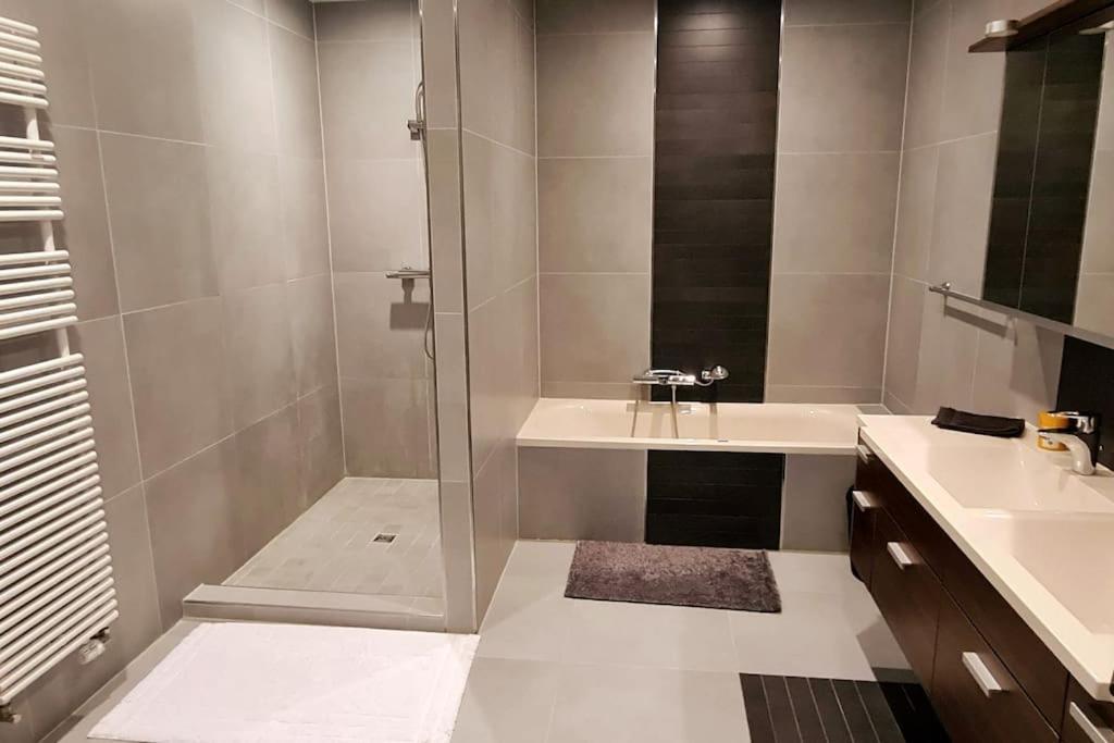 Appartement 164 M2 Flat With Underground Parking In Lux City